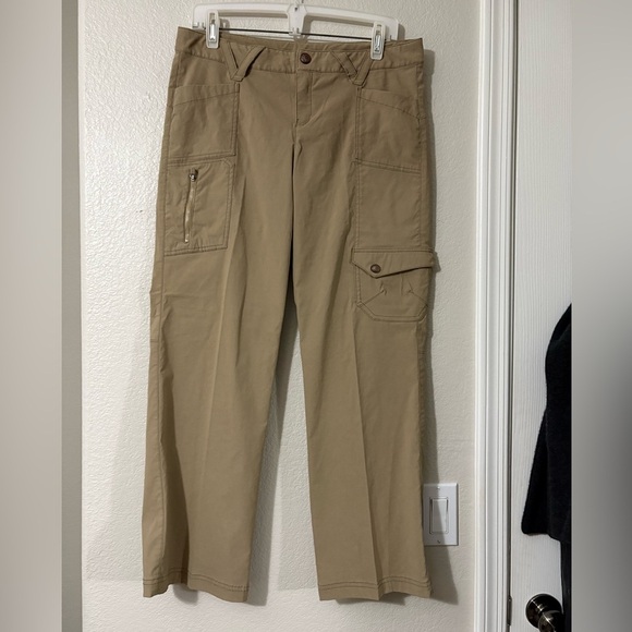 Woman’s Athleta Nylon Tan Cargo Pants. 
Zipper, snap waist and drawstring. - Picture 1 of 16